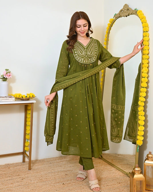 Women Embroidered Mul Chanderi Kurta Set with Printed Dupatta