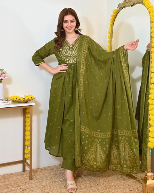 Women Embroidered Mul Chanderi Kurta Set with Printed Dupatta