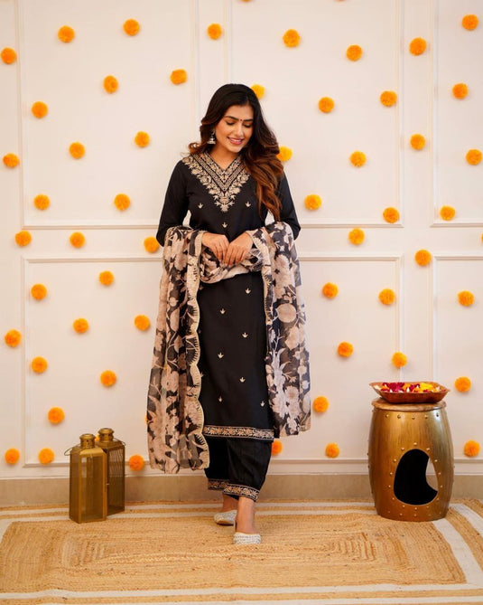 Elegant Embroidered Viscose Rayon Kurti Set with Chinon Dupatta