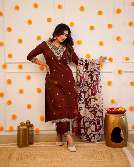 Elegant Embroidered Viscose Rayon Kurti Set with Chinon Dupatta