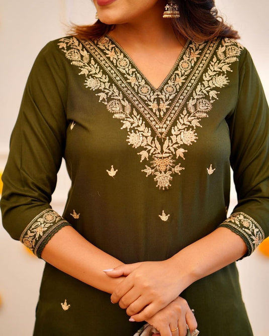 Elegant Embroidered Viscose Rayon Kurti Set with Chinon Dupatta