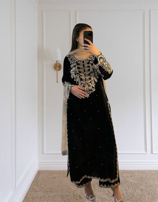 Women’s Georgette Embroidered Kurta Set with Silk Dupatta