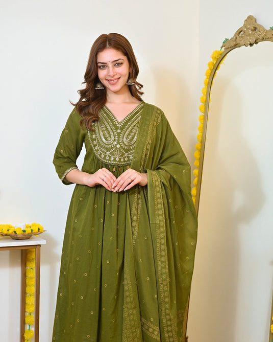Women Embroidered Mul Chanderi Kurta Set with Printed Dupatta