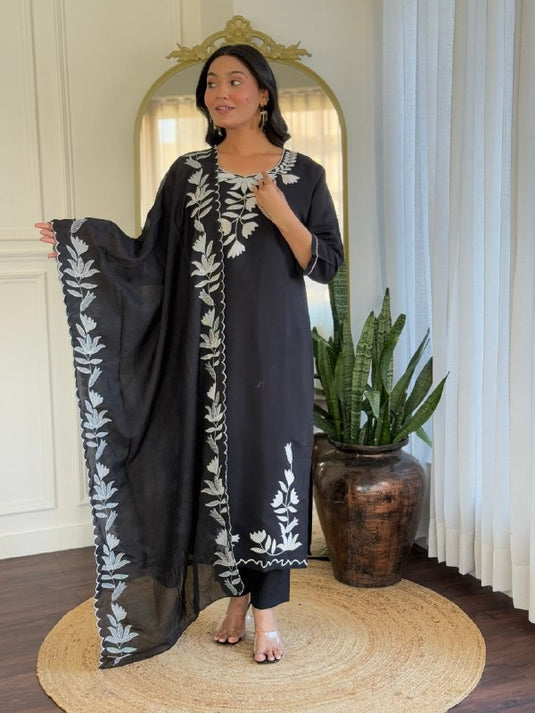 Women Embroidered PV Chanderi Kurta Set with Printed Dupatta