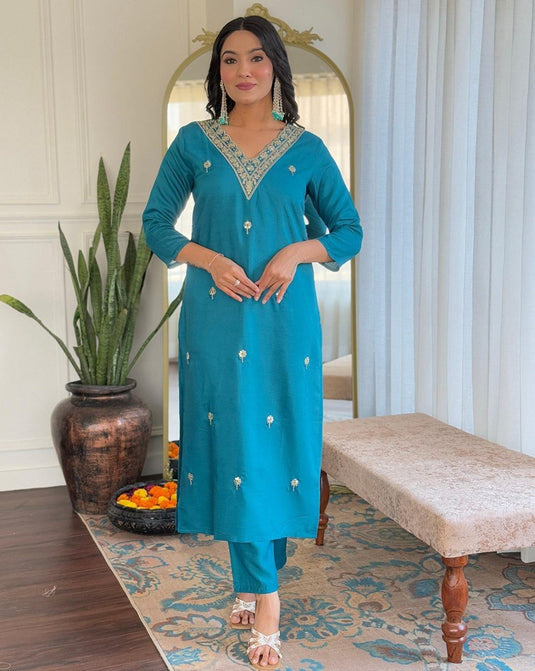 Elegant Embroidered Viscose Chanderi Kurti Set with Chinon Dupatta for Women