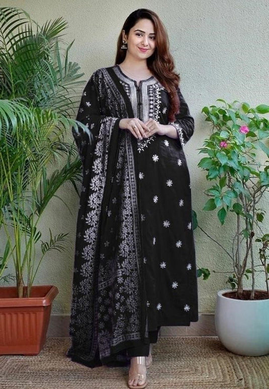 Women Embroidered Viscose Rayon Kurta Set with Printed Dupatta